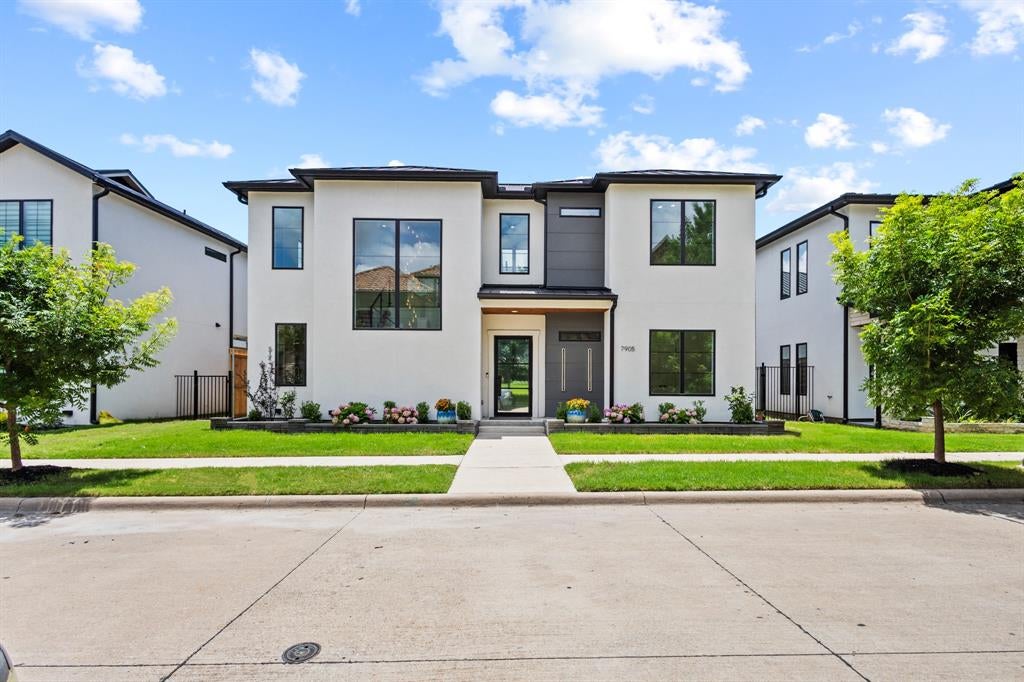 7905 Comanche Way — photo