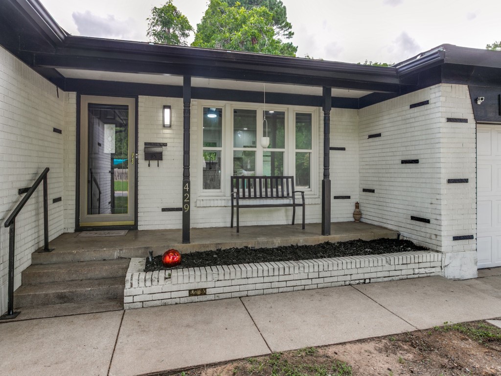 429 Harmon Road, Hurst, TX 76053 — photo 2