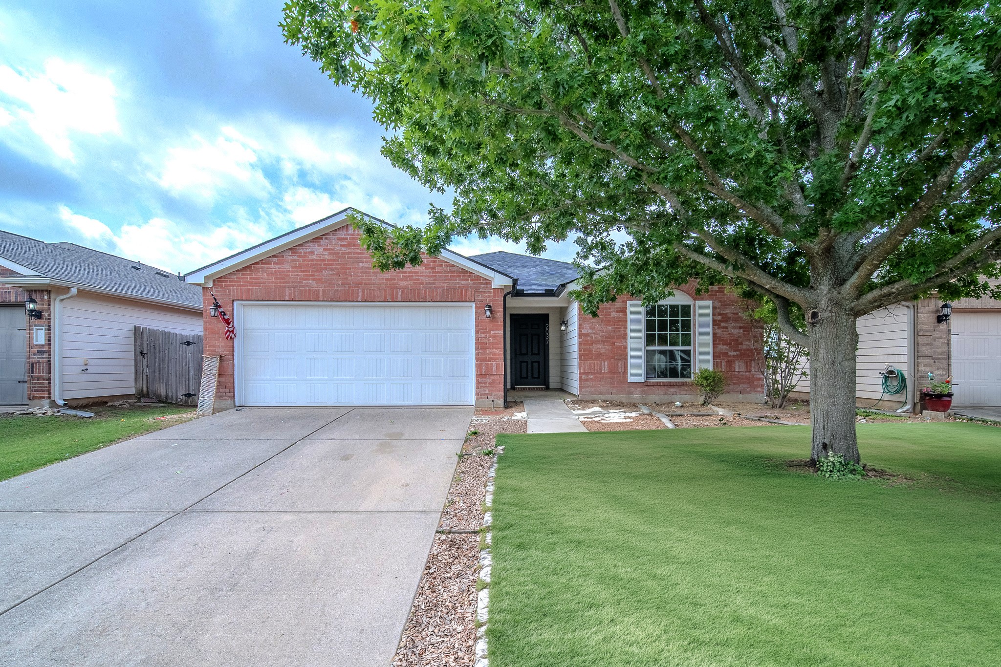 2037 Cedar Trail — photo