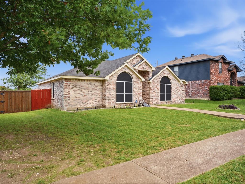 1531 Rebecca Lane — photo