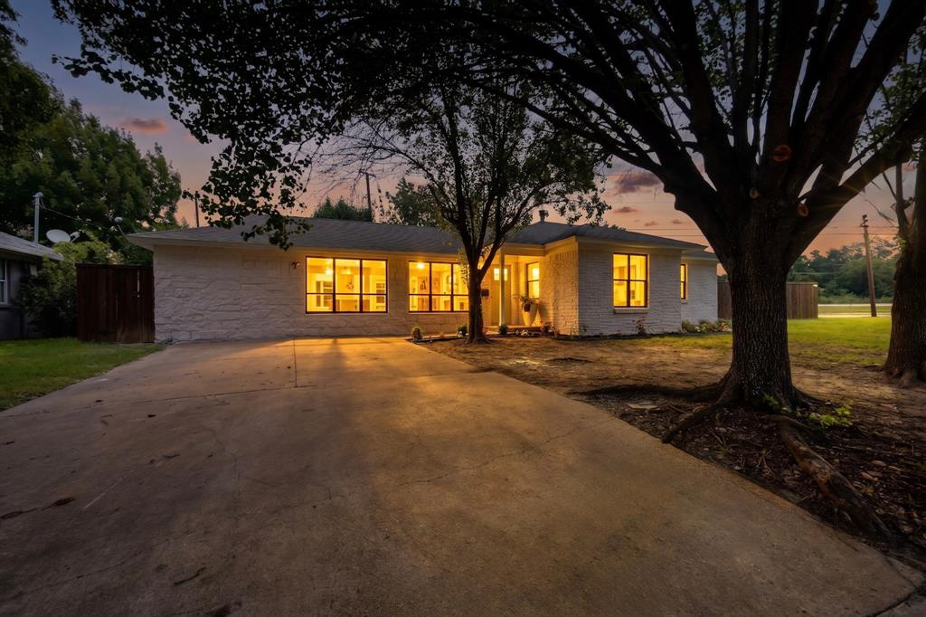 4171 Carolyn Road — photo