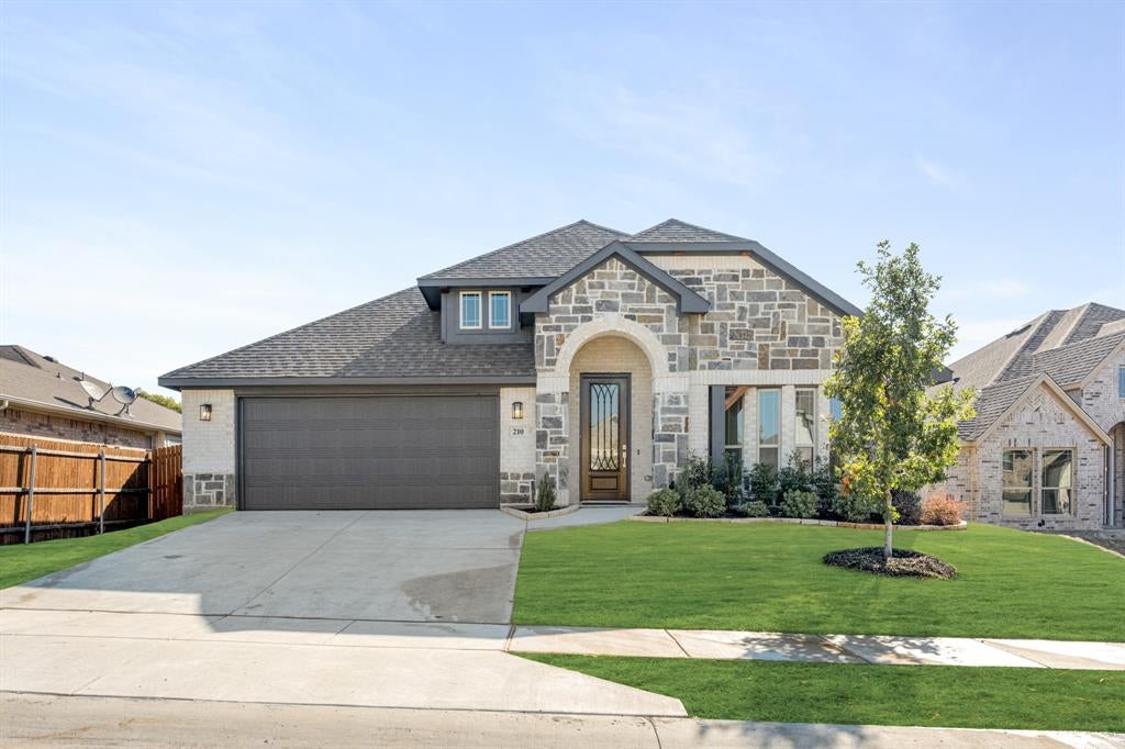 210 Comanche Trail — photo