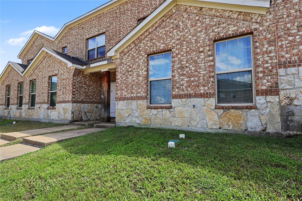 1922 Timber Oaks Drive — photo