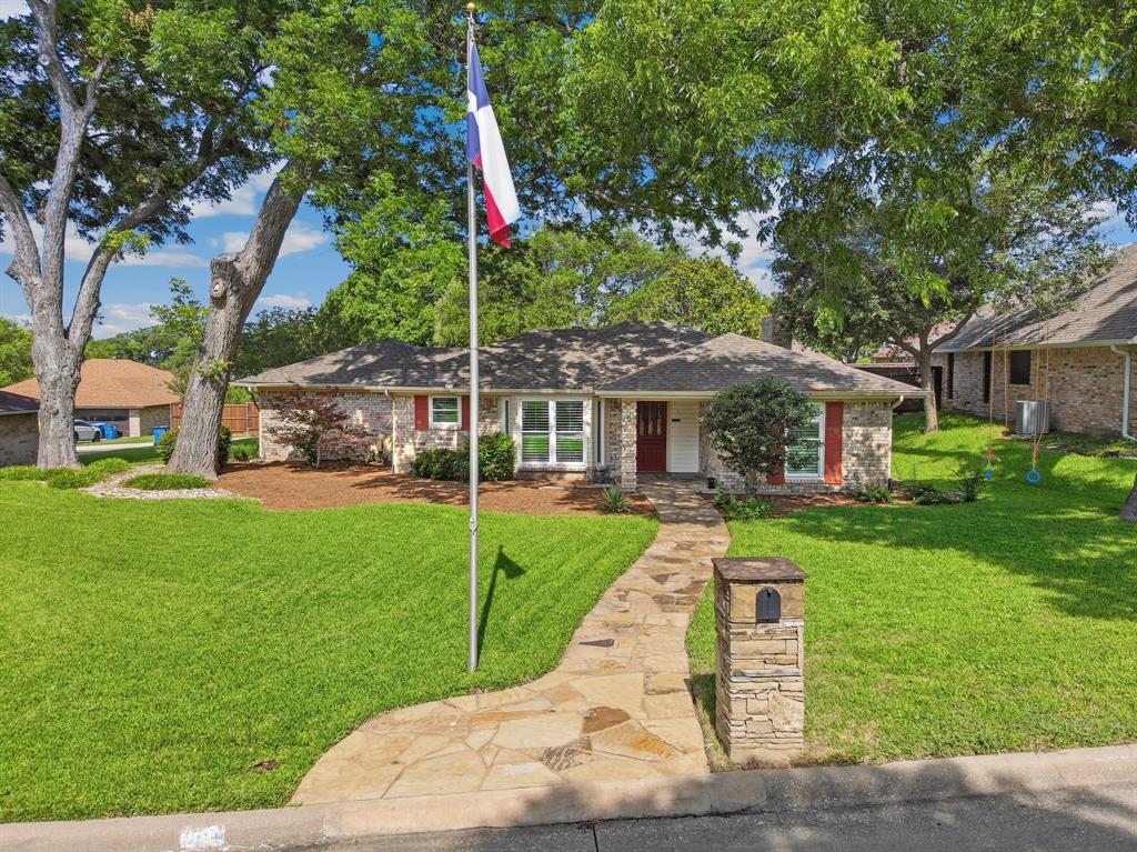 109 Crestwood Drive — photo