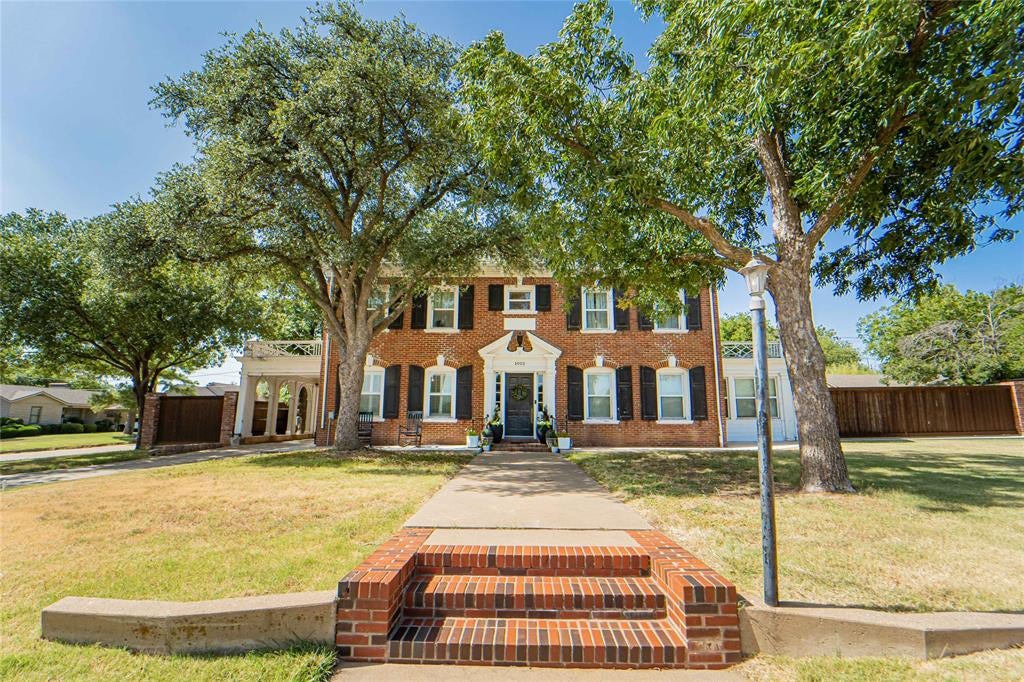 1002 E Lindsey Street — photo