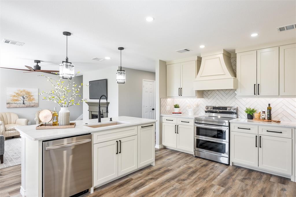 1123 Caroline Drive — photo