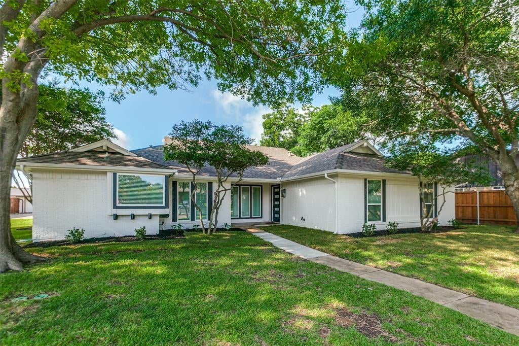 2104 Heather Hill Lane — photo