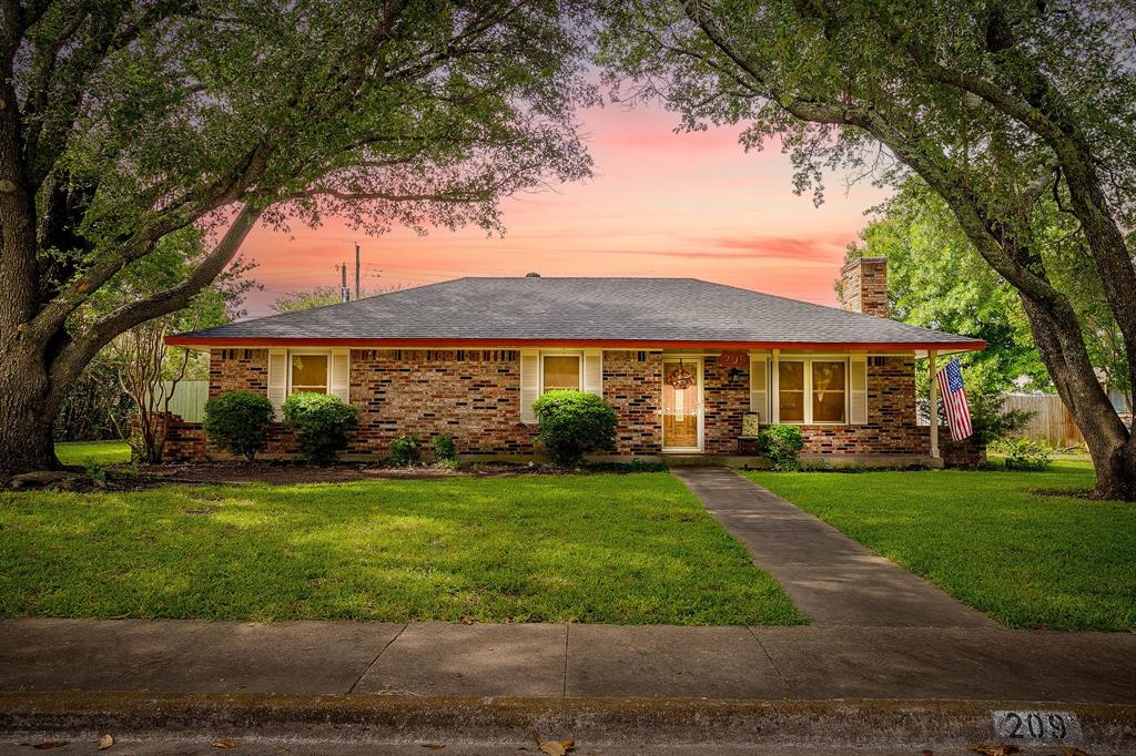 209 Hillcrest Drive — photo
