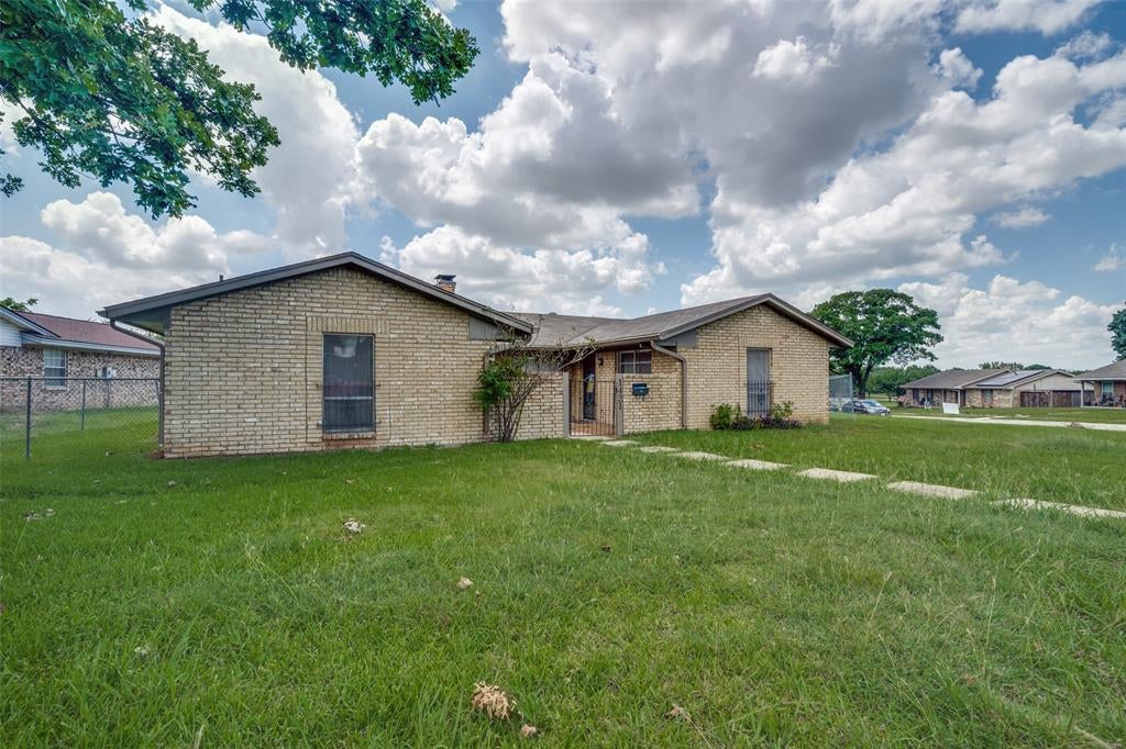 1421 Mount Vernon Drive — photo