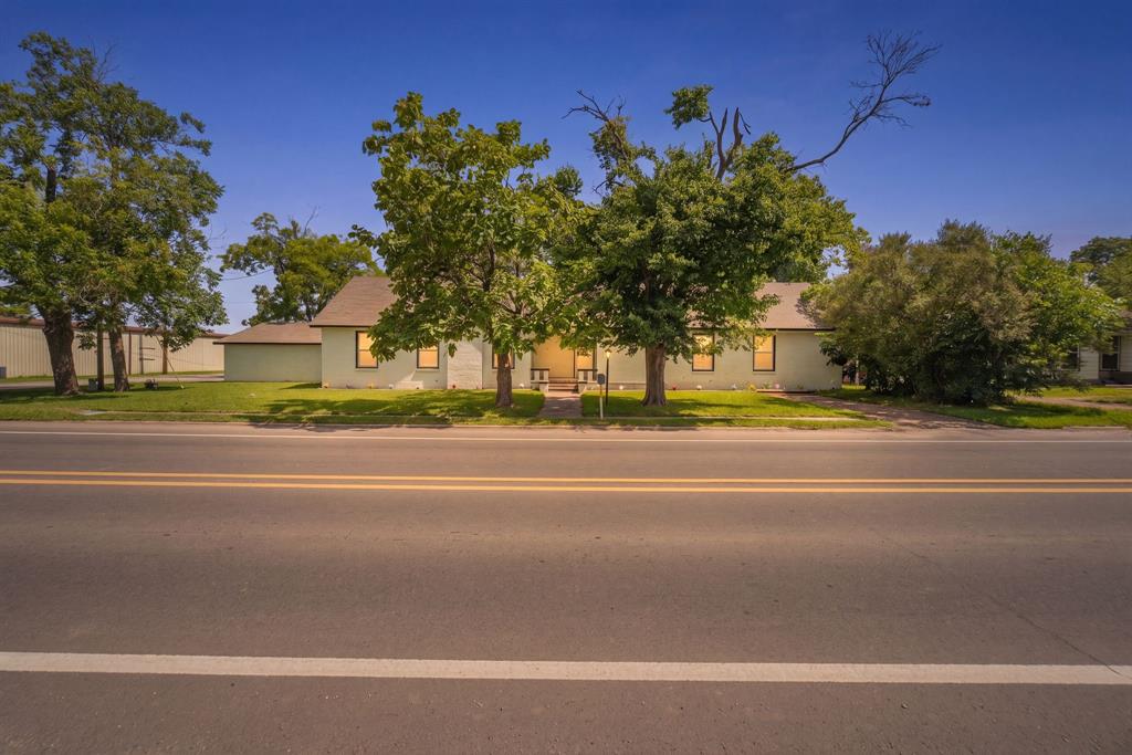 1050 W Dallas Avenue — photo