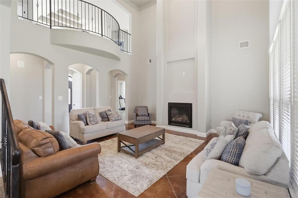 2115 Hollow Wood Way — photo
