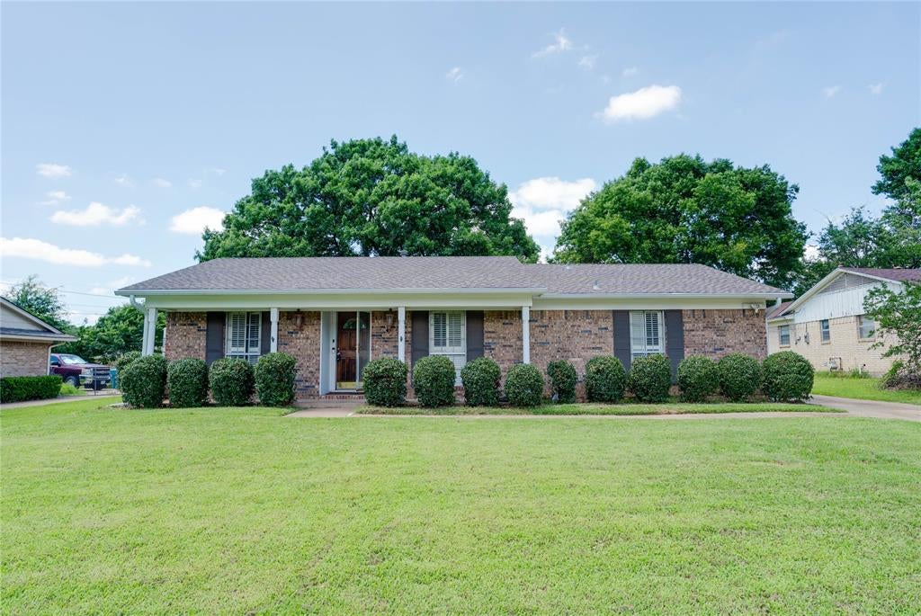 615 Oxford Drive — photo