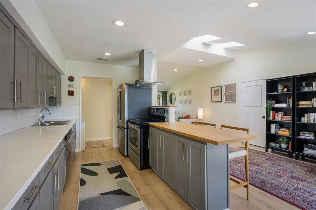 13536 Castleton Drive — photo