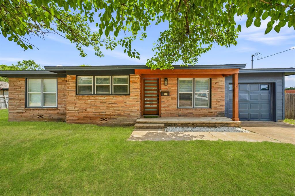 613 Crestview Drive — photo