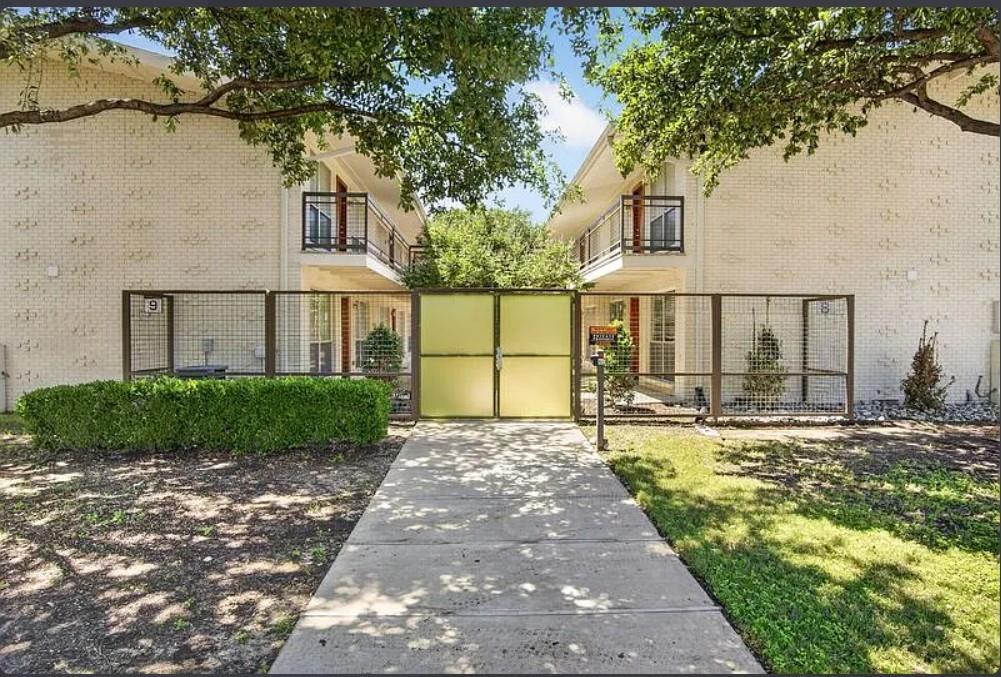 4616 W Lovers Lane 205 — photo