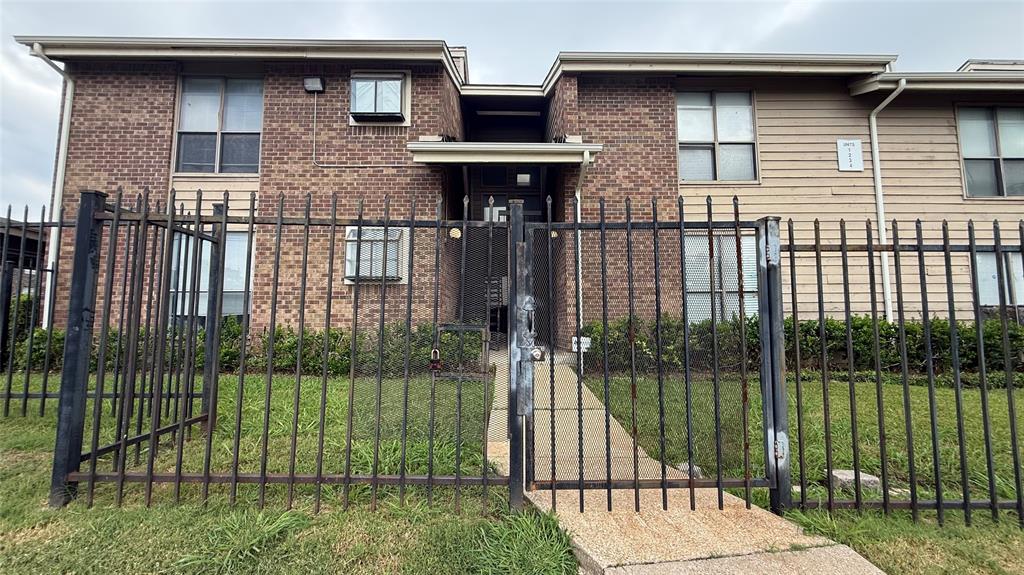 5750 Phoenix Drive 4 — photo