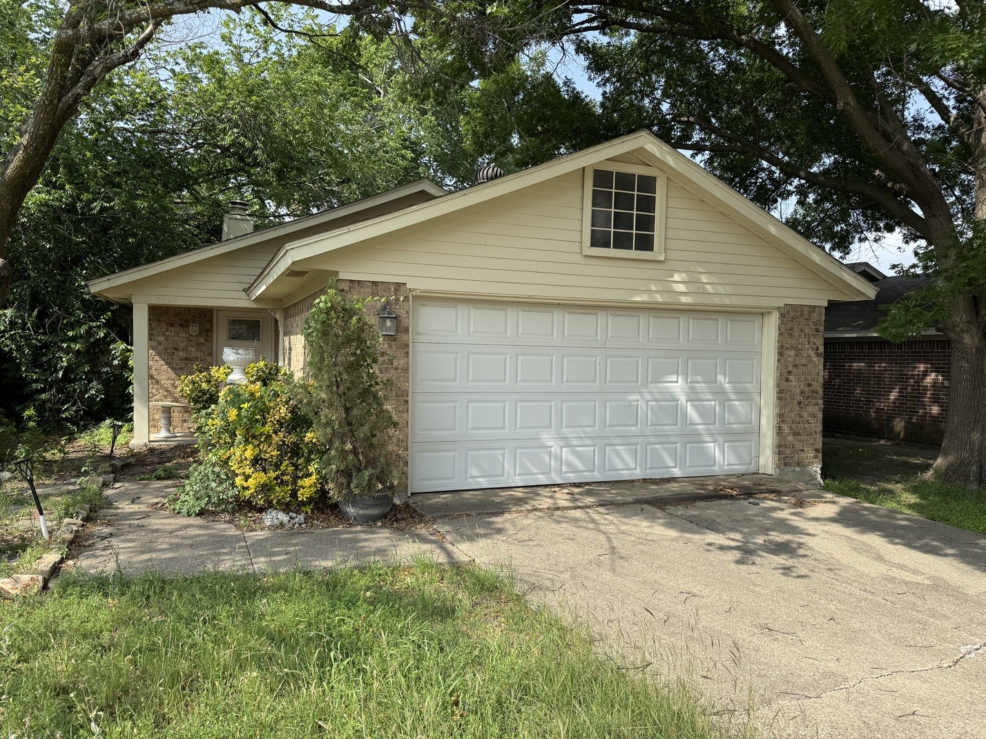 5120 Shoregate Square — photo