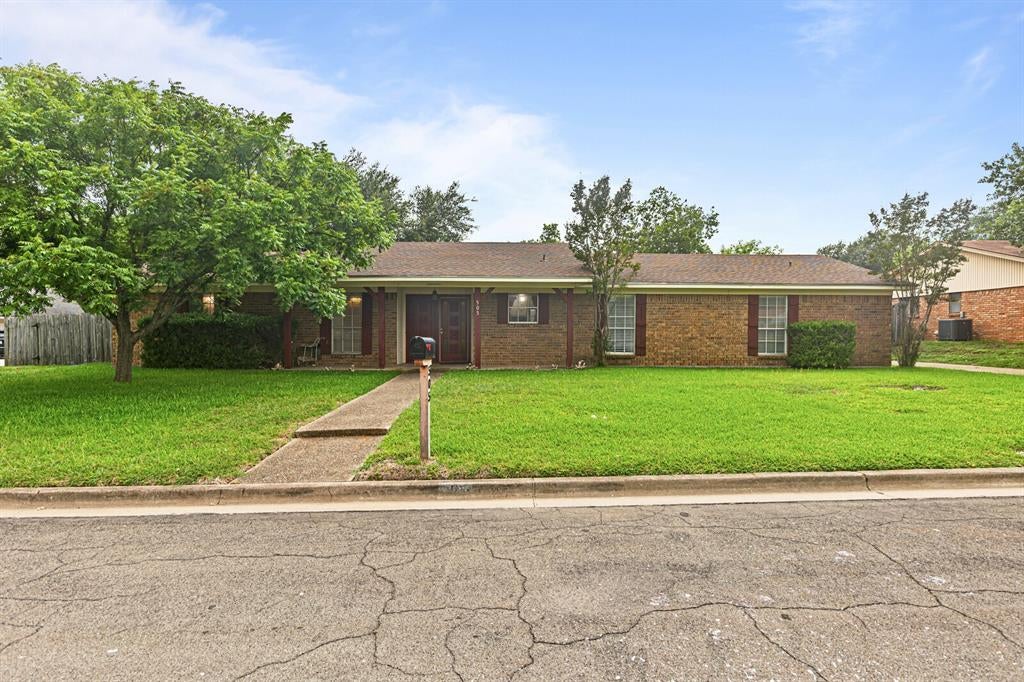 505 Pinewood Lane — photo