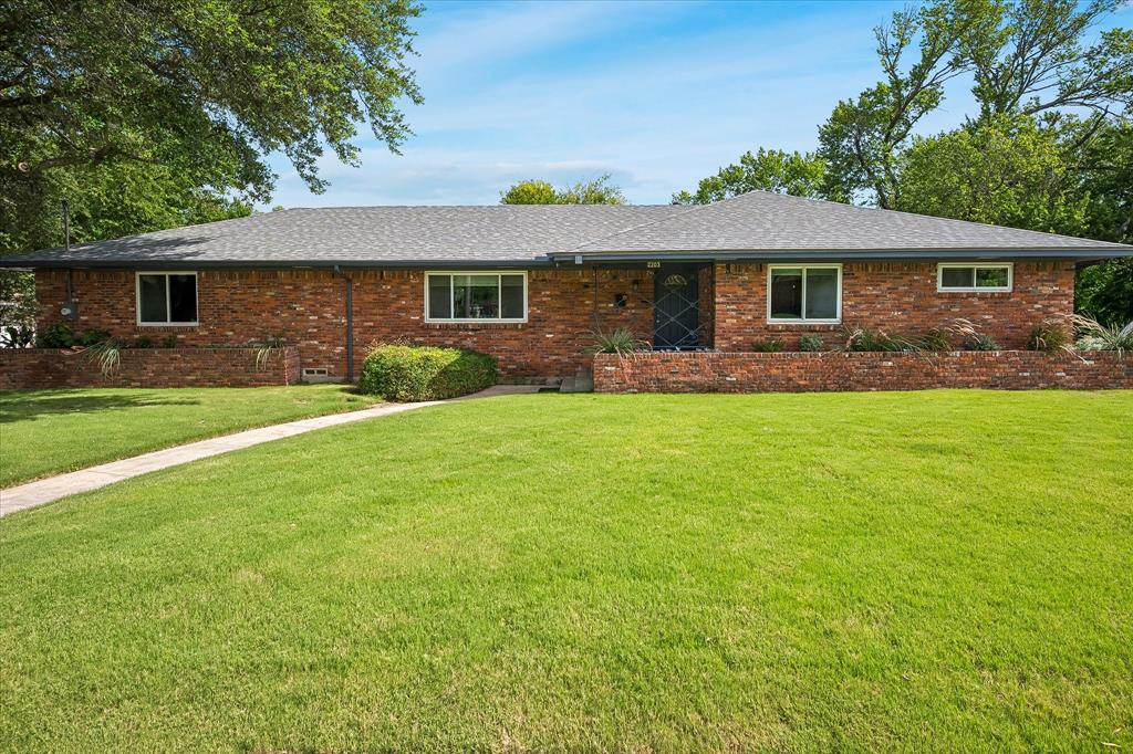 2203 Healey Drive — photo