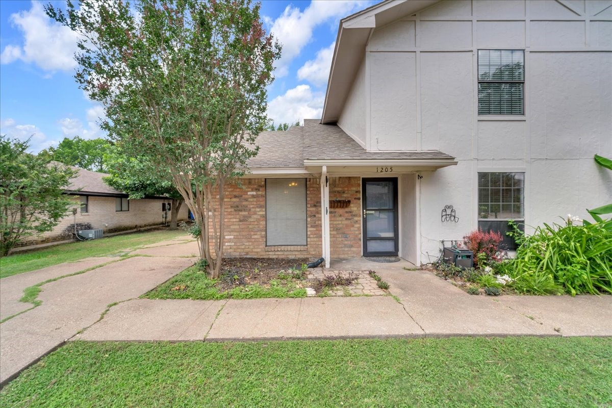 1205 Fairhaven Drive — photo
