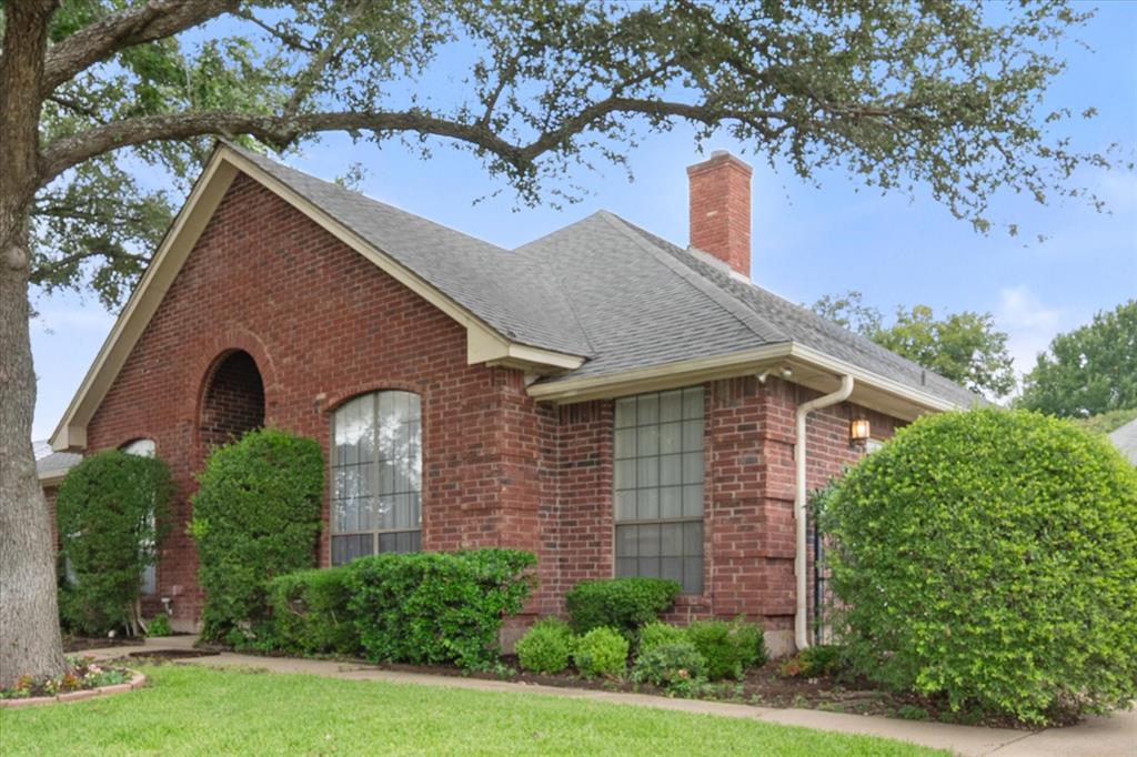 2105 Sleepy Hollow Drive — photo