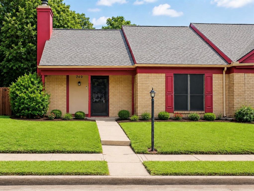 740 Versailles Street — photo