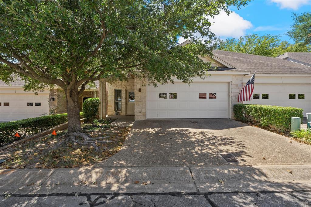 2823 Savannah Court — photo