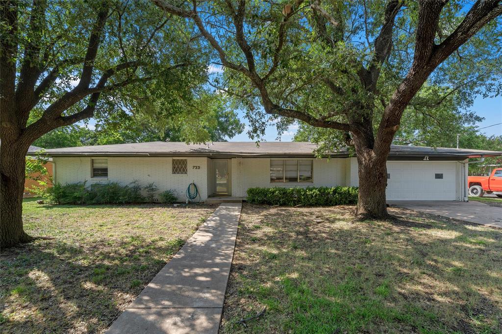 733 W 5th Street — photo
