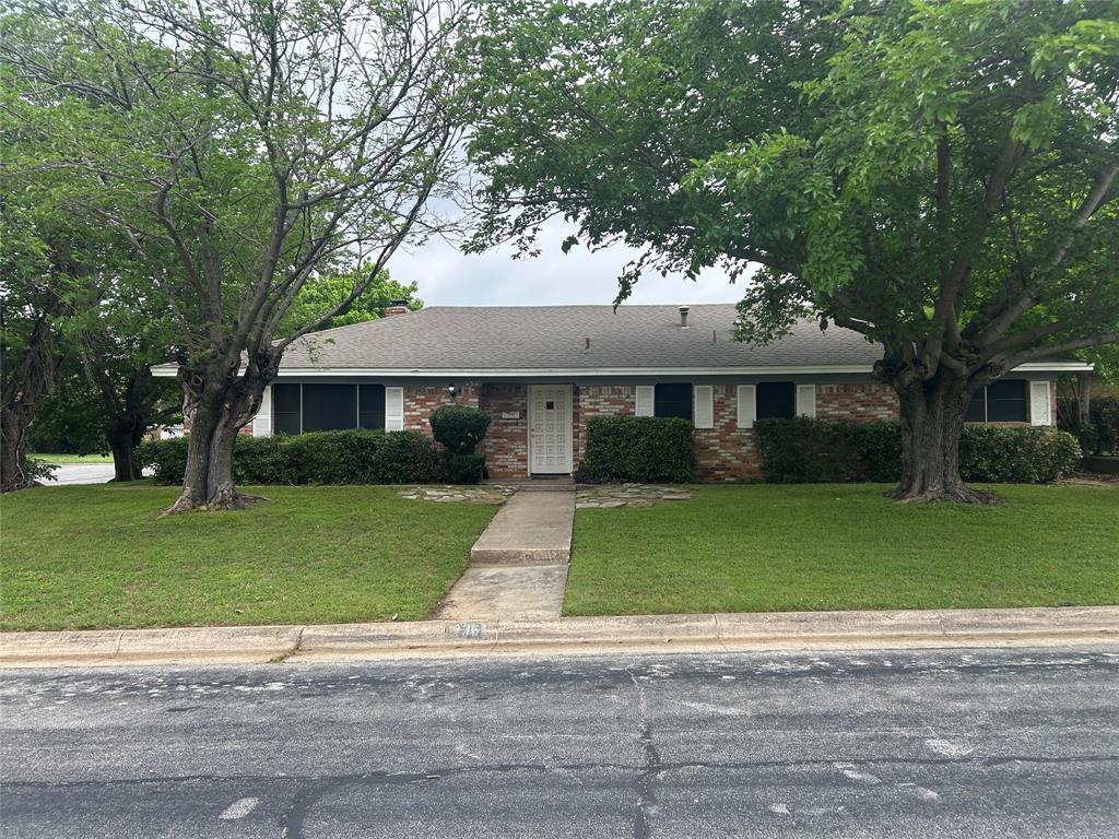 236 Hallbrook Drive — photo
