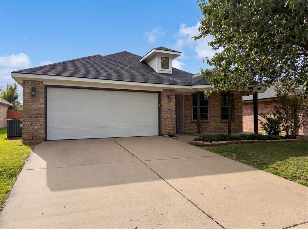 1618 Hillside Drive — photo