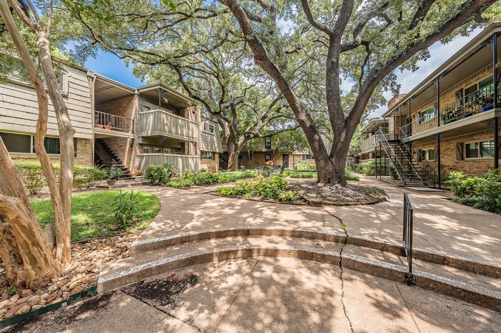 7706 Meadow Road 225 — photo