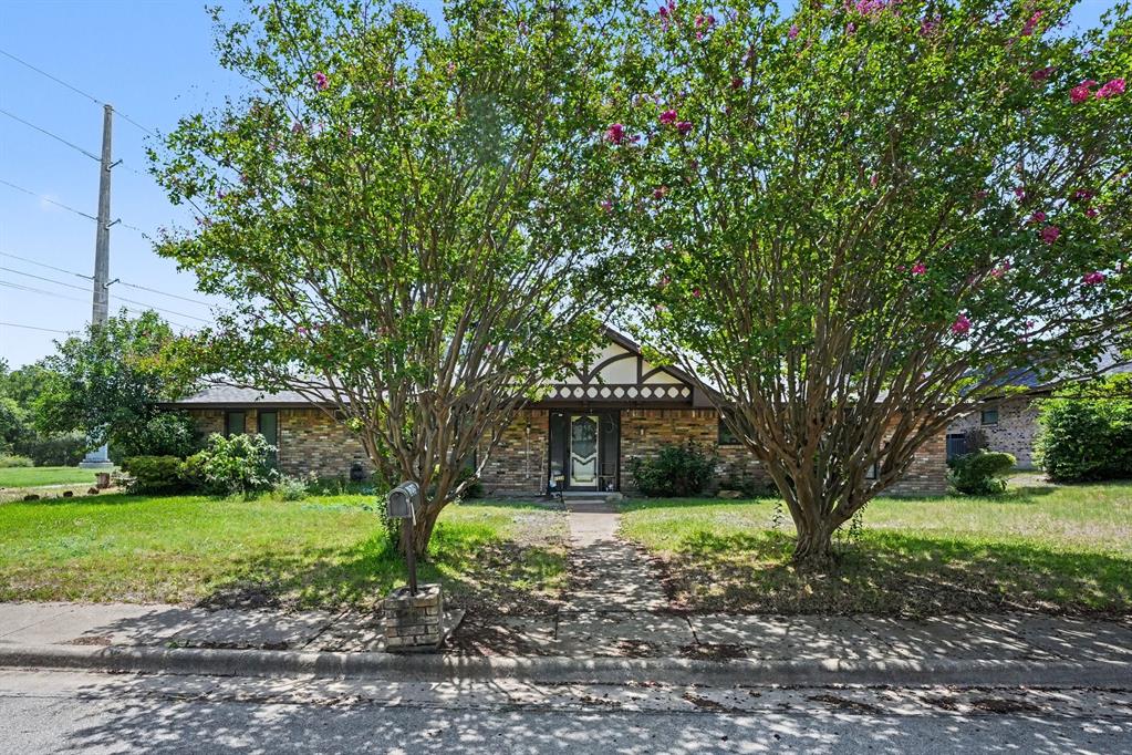 1215 Thunderbrook Drive — photo