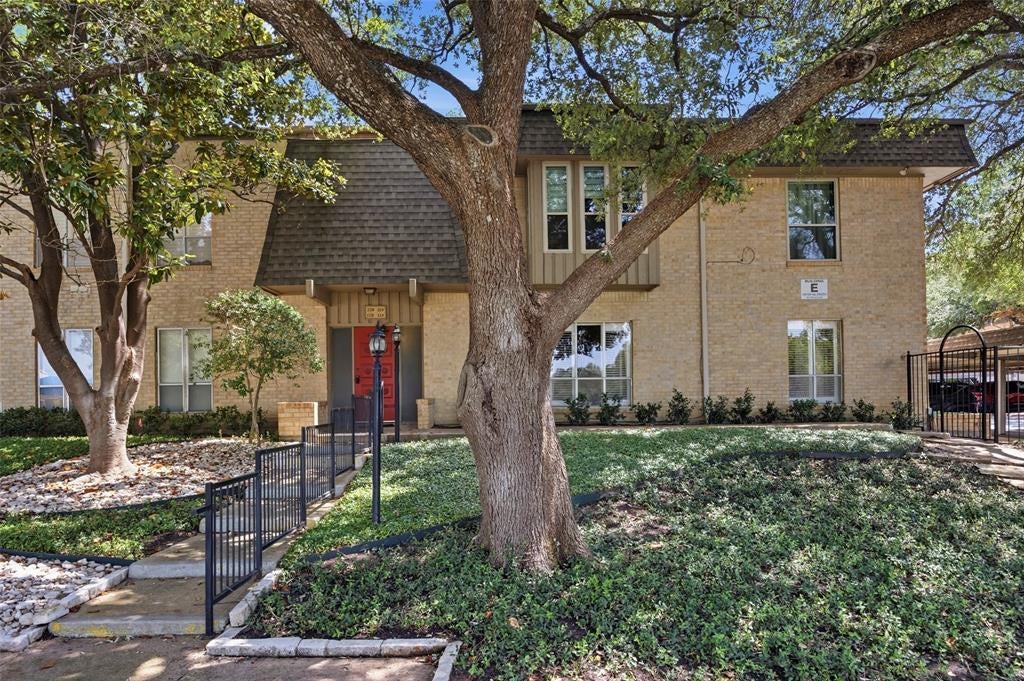 4320 Bellaire Drive S 225W — photo