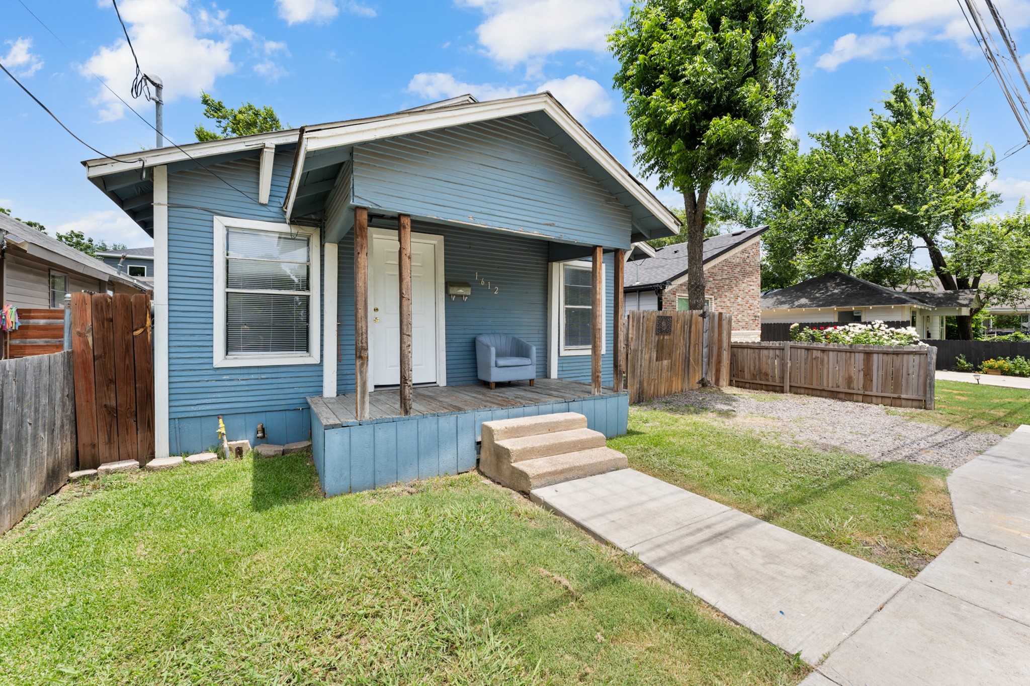 1612 Harris Court — photo