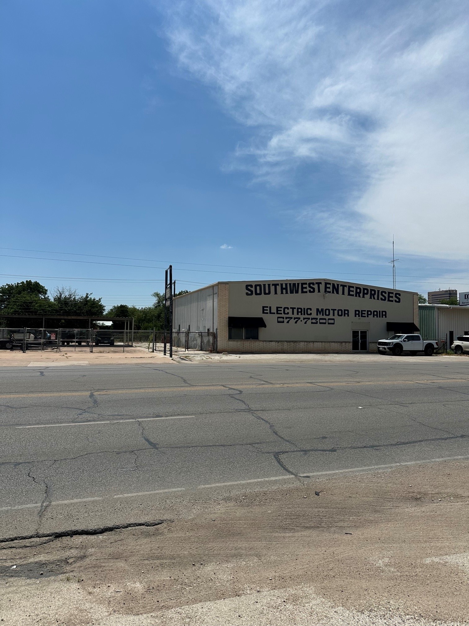 1002 S Treadaway — photo