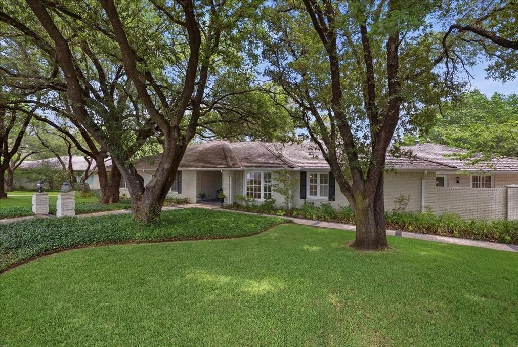 2209 Canterbury Drive — photo