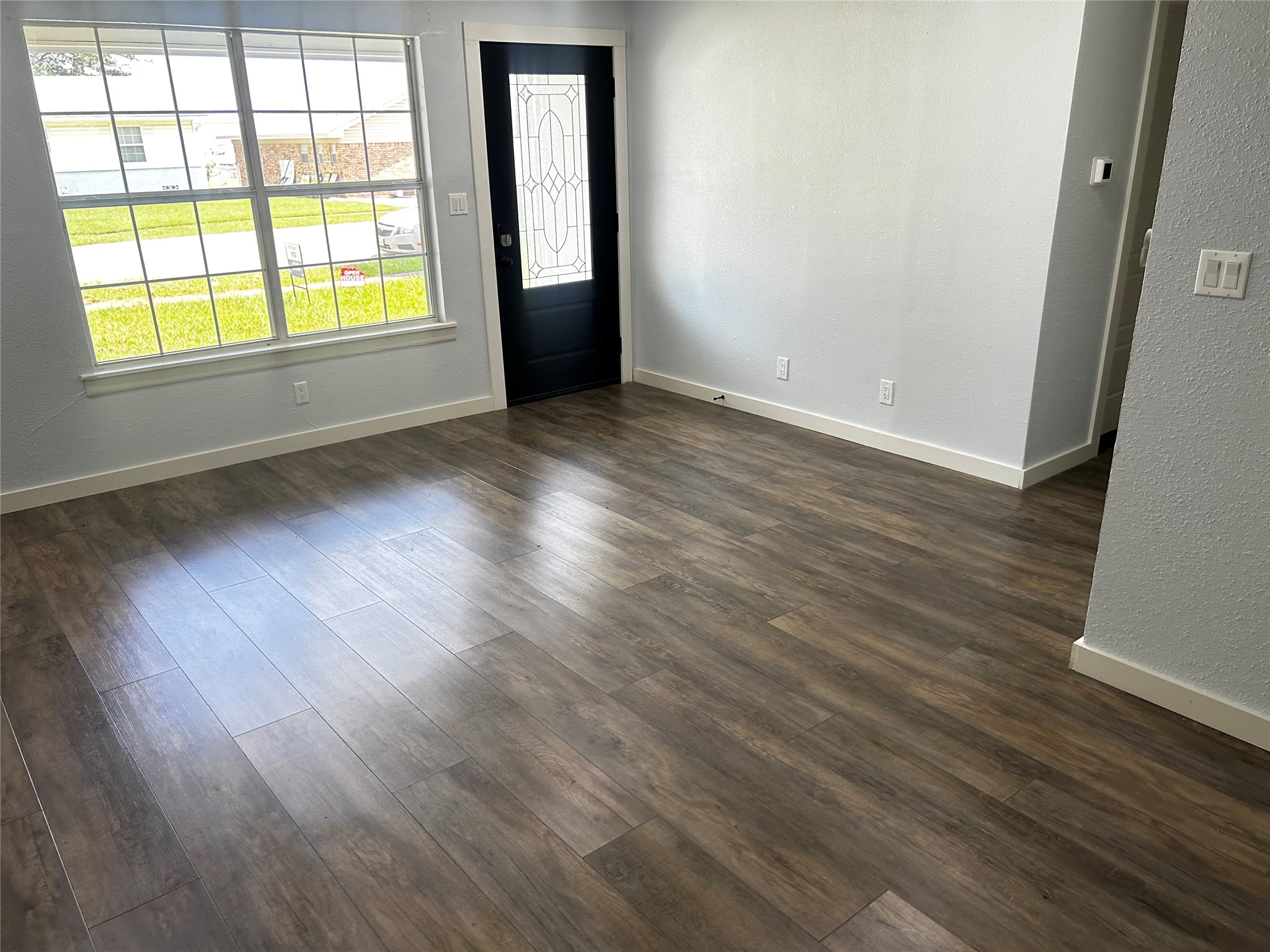 110 E Cunningham Street, Bonham, TX 75418 — photo 2