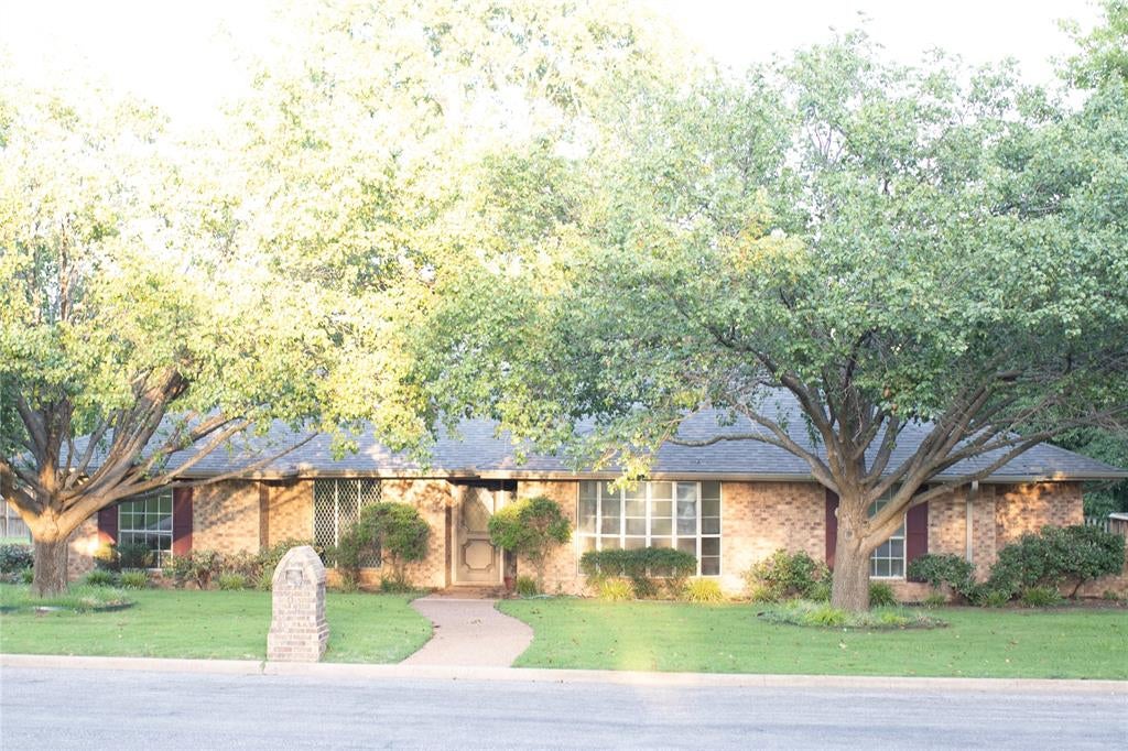 3001 Redbud Trail — photo
