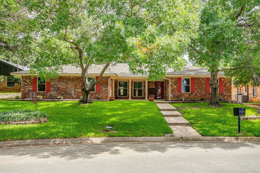 1800 Briarcrest Lane — photo