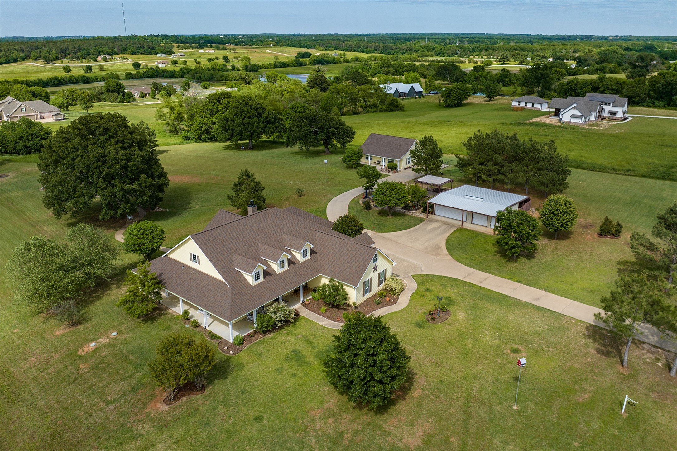 5270 Saddle Ridge Court — photo