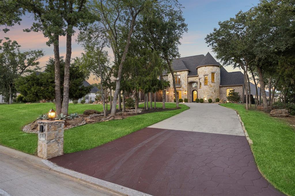 1000 Braewood Court — photo