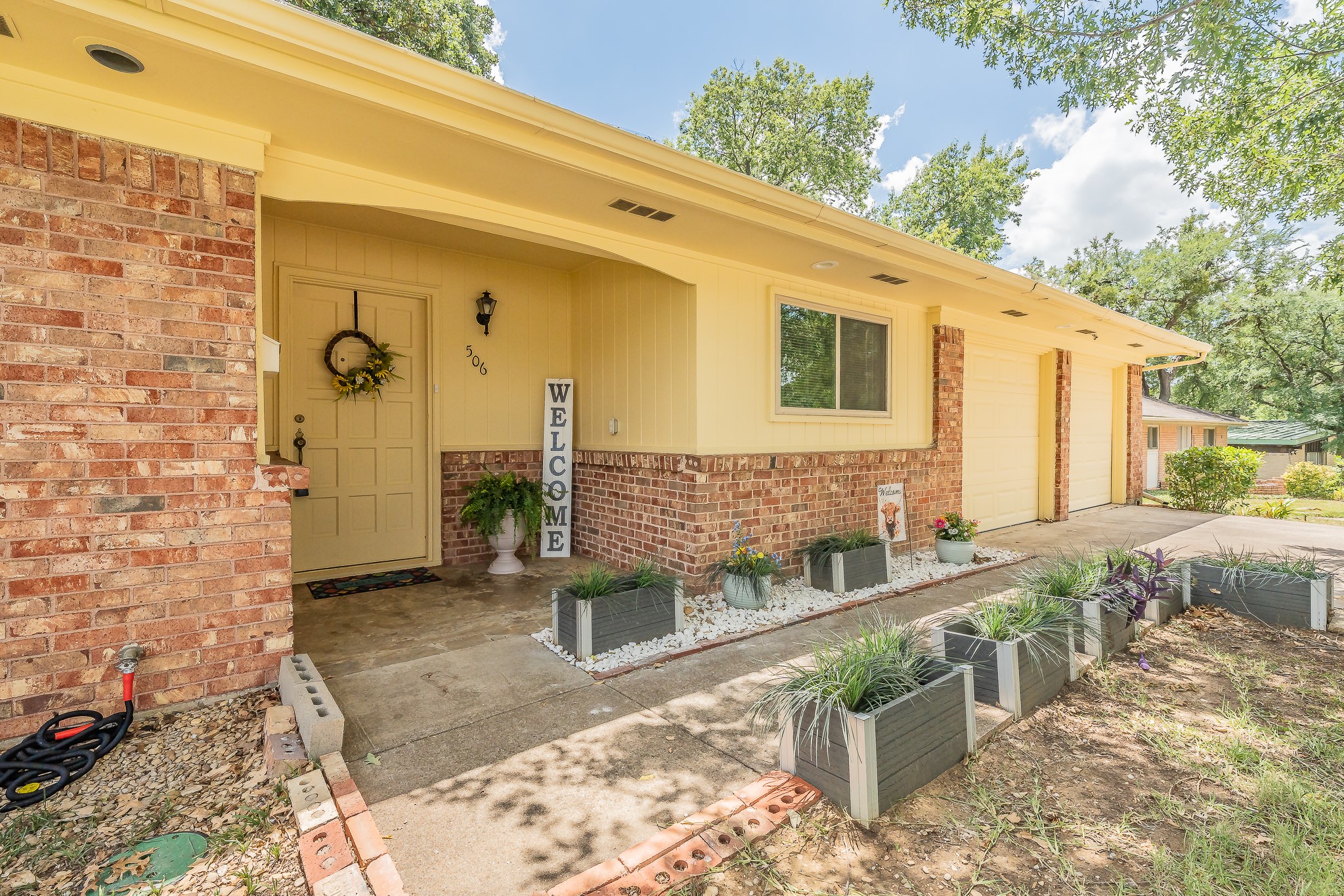 506 E Huitt Lane, Euless, TX 76040 — photo 2