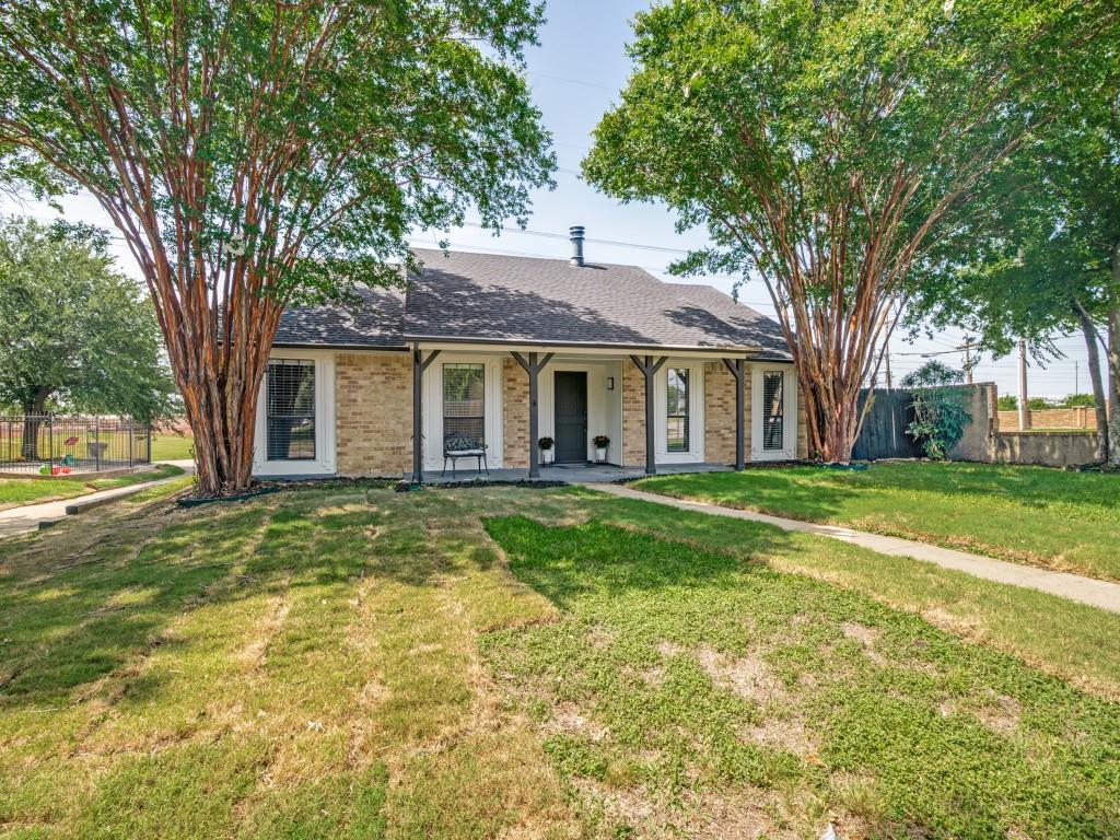 2036 Apple Valley Road — photo