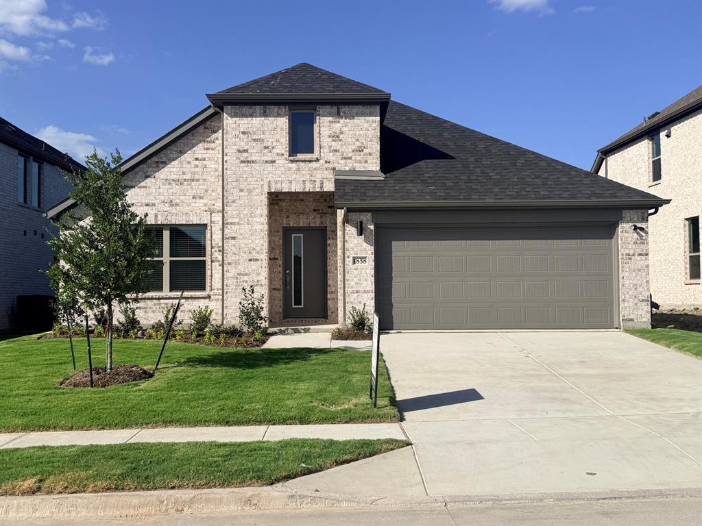 1858 Balfour Bend — photo