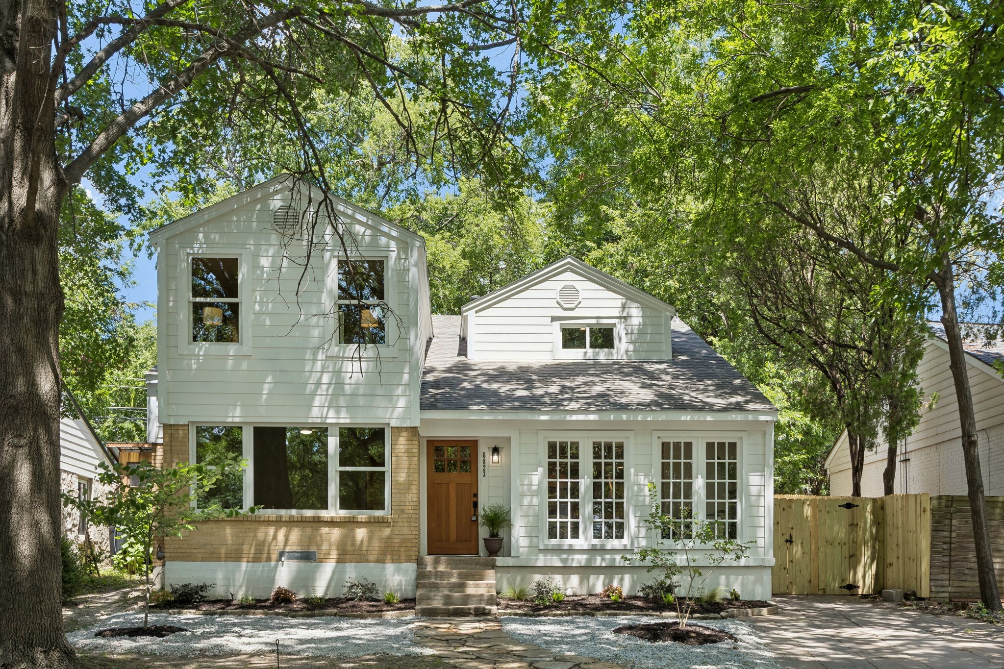 6823 E Grand Avenue — photo