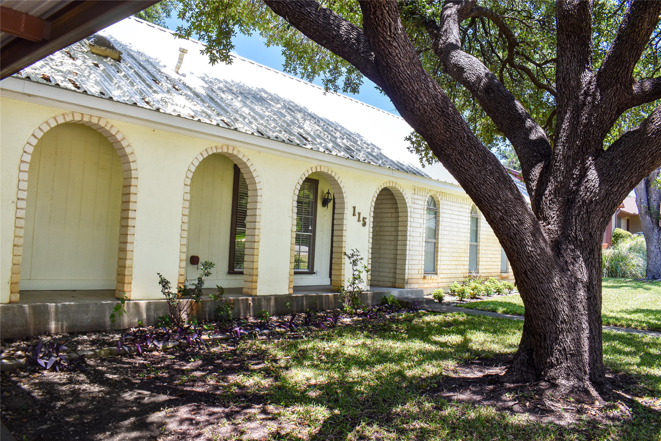 115 Parkview, Brady, TX 76825 — photo 2