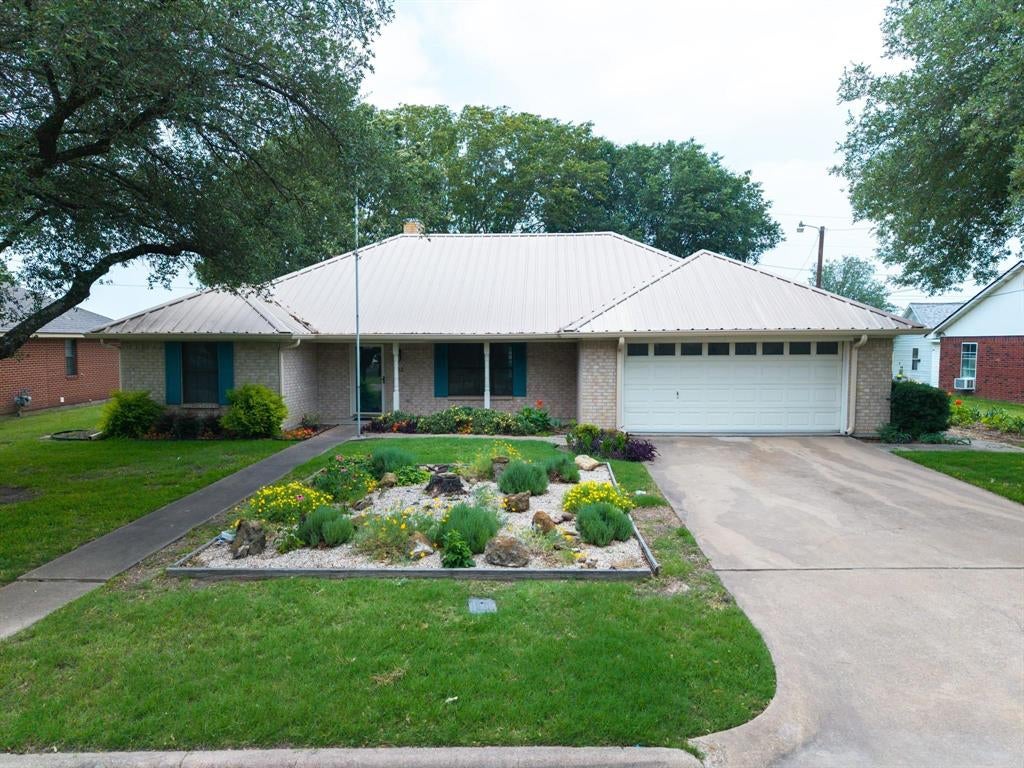 812 Crestline Drive — photo