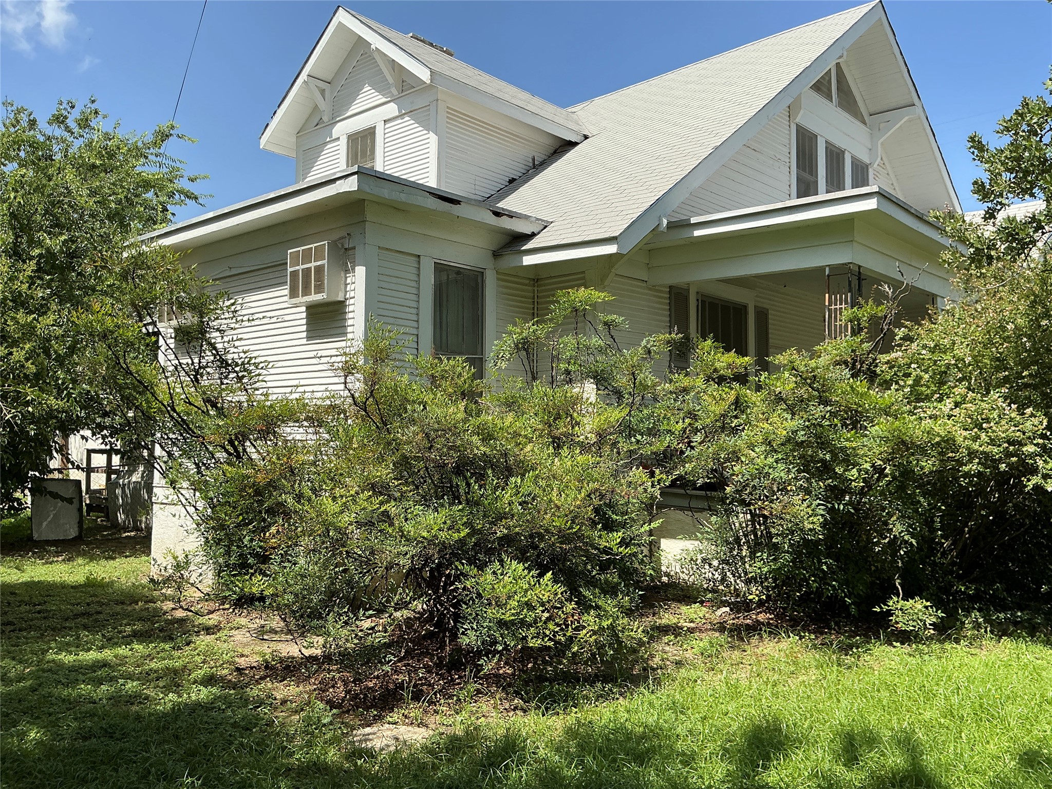 300 E Grand Avenue, Comanche, TX 76442 — photo 2