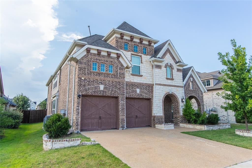 141 Iris Drive — photo