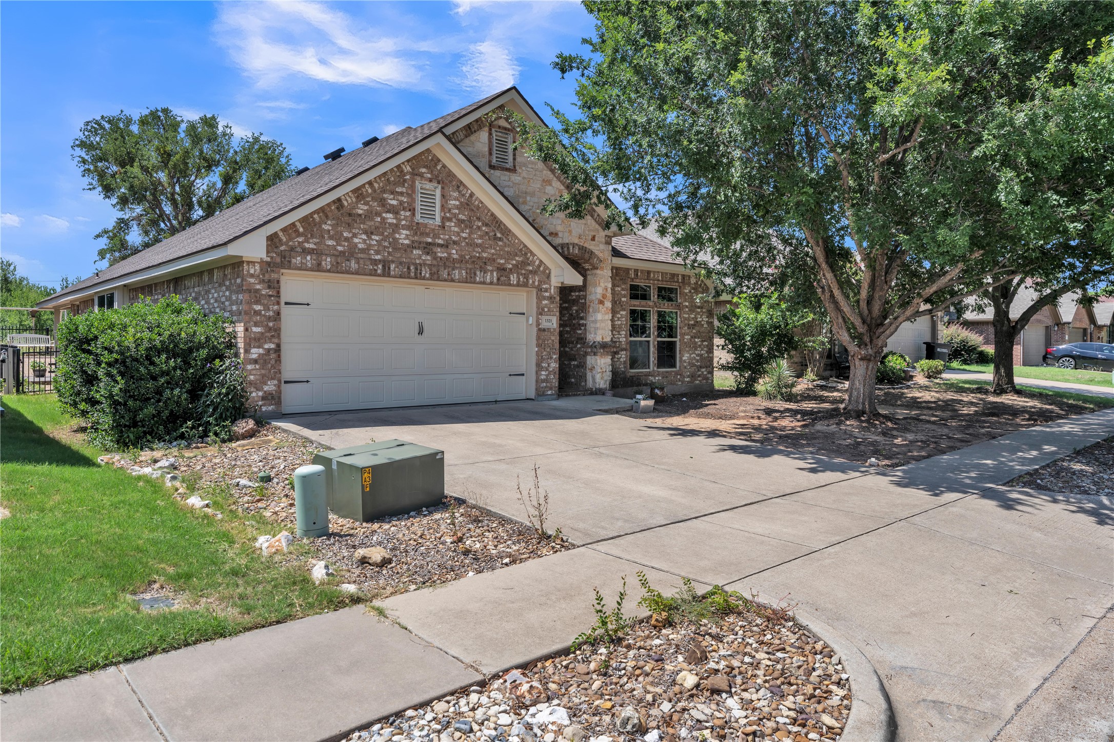1321 Lauren Lane — photo